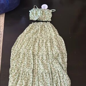 NWT Princess Polly Perrin Set green floral size 4 US.